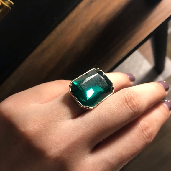 Vintage emerald ring.  Size 7 - Picture 4 of 6